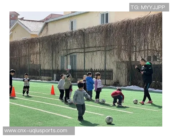 少儿足球训练的技巧与方法提升孩子的运动能力与团队合作精神